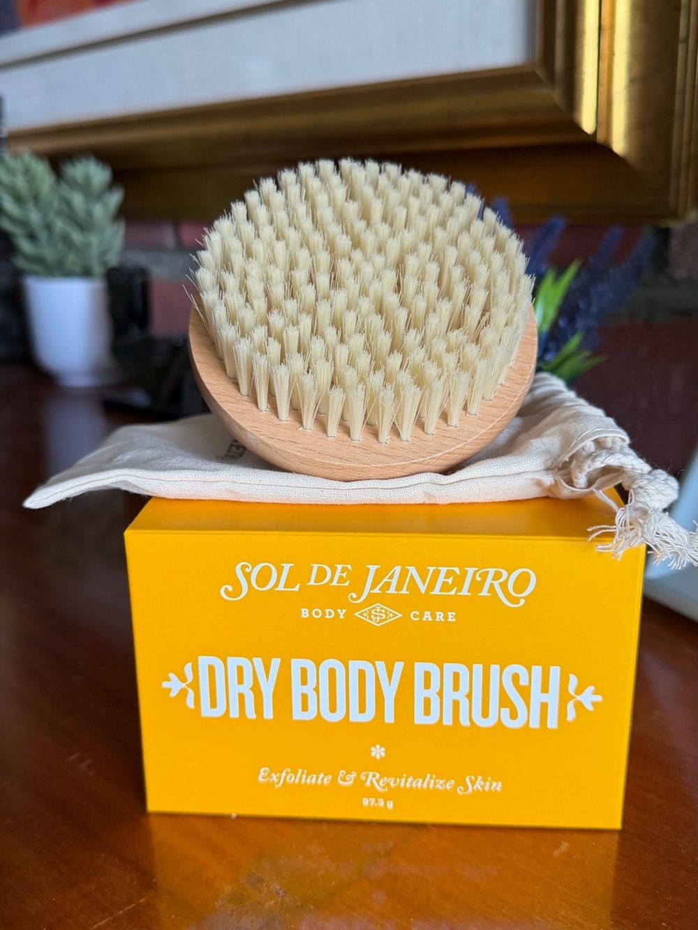 Sol de Janeiro Dry Body Brush - Natural Wood & Cream Bristles